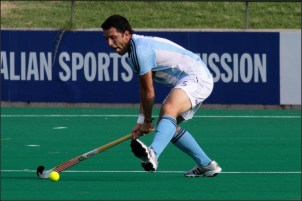 Fernando Zylberberg, capitaine de la sélection argentine de hockey, est au cœur d'une énorme polémique entre son pays et l'Angleterre 