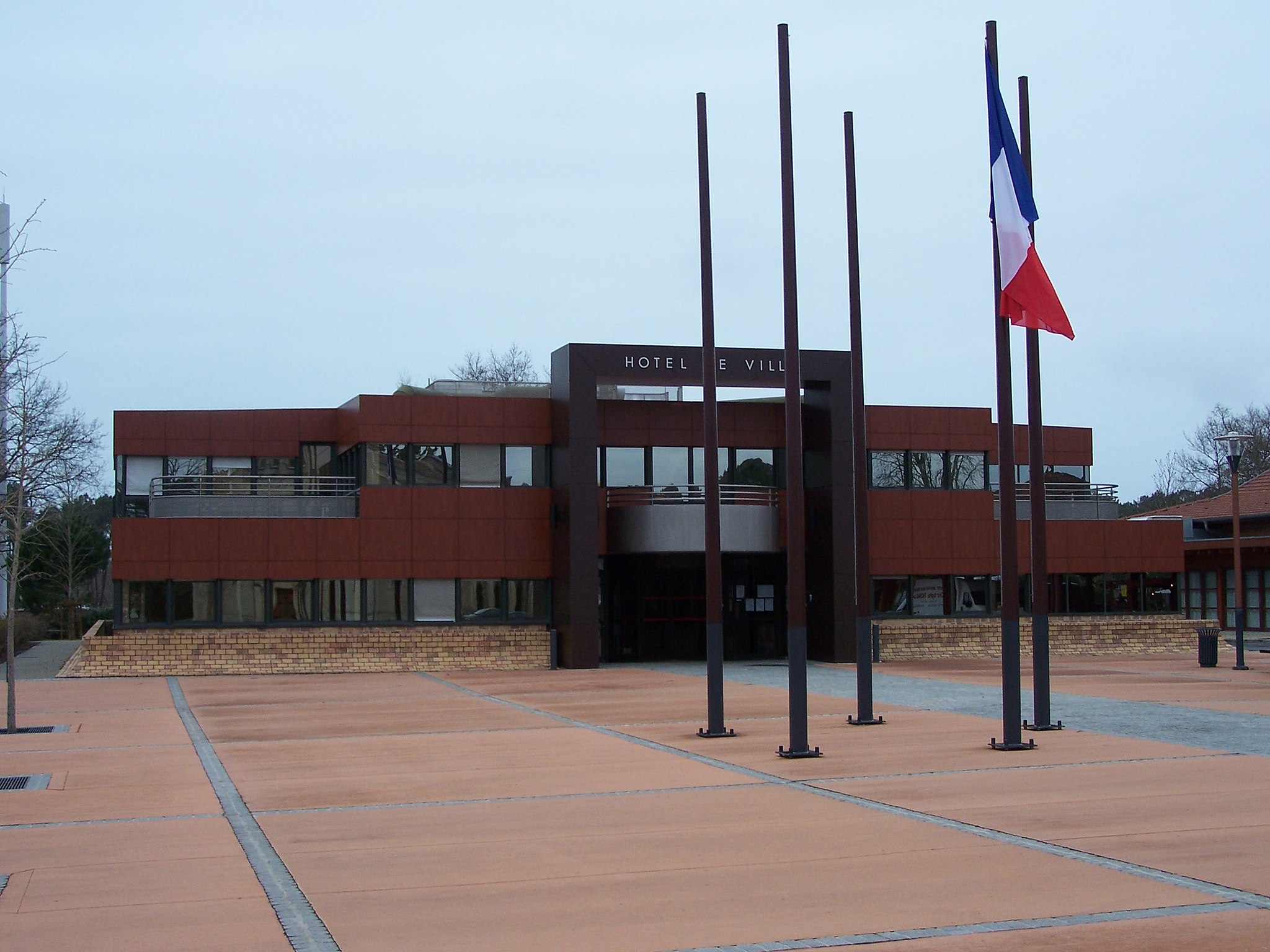 Le maire de Lège-Cap-Ferret contre l’absentéisme