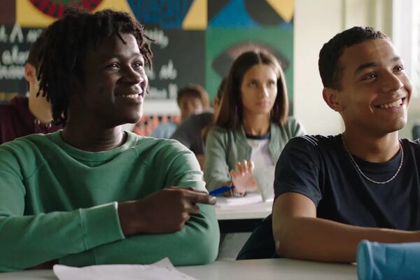 Au collège, à 16 000 km de chez lui